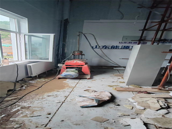 鸡冠地基基础下沉墙体裂缝加固注浆顶升施工