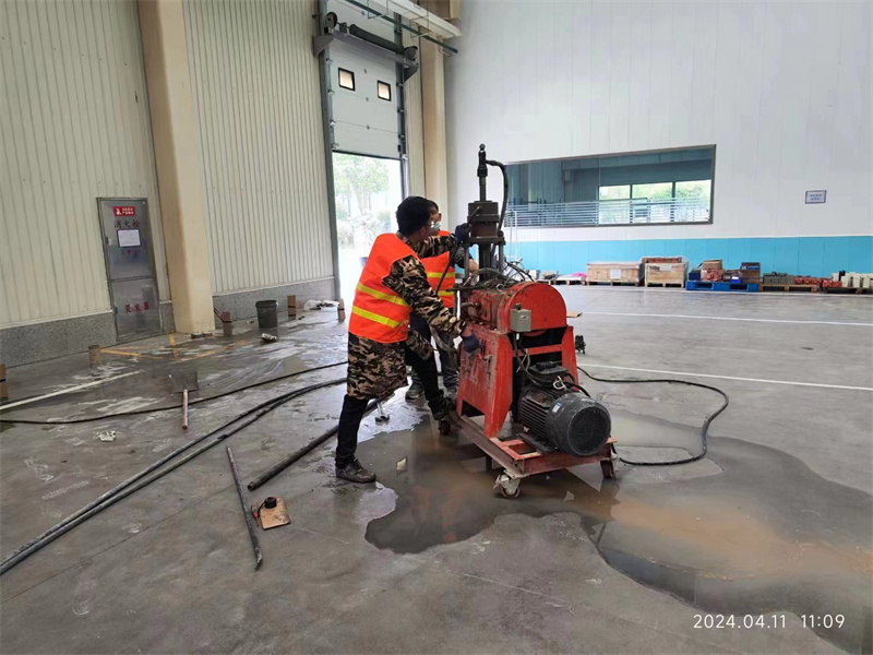 鸡冠厂房地面下沉塌陷注浆加固施工